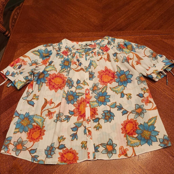 Rose & Olive Tops - Women's ROSE+OLIVE White Floral Blouse M with Orange & Blue Flowers A2